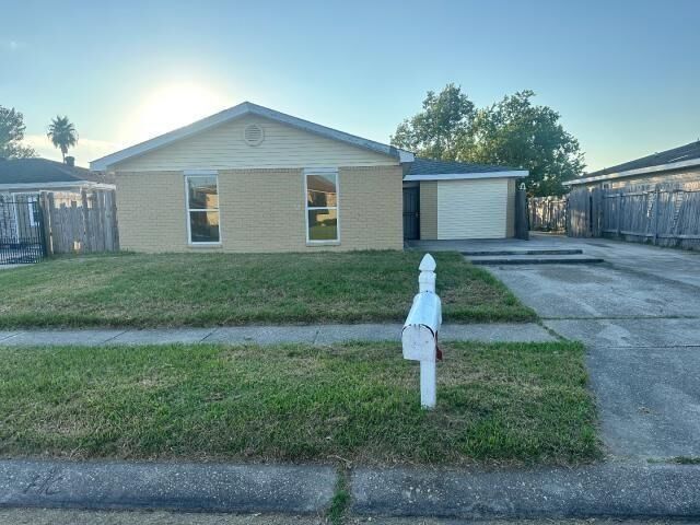 Property Photo: 1740 Burnley Drive LA 70072