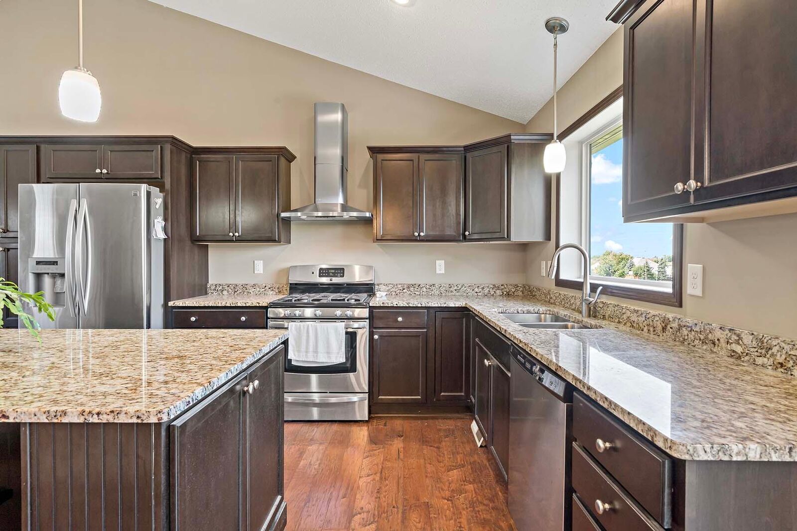 Property Photo:  1363 Ridge Lane  MN 55379 