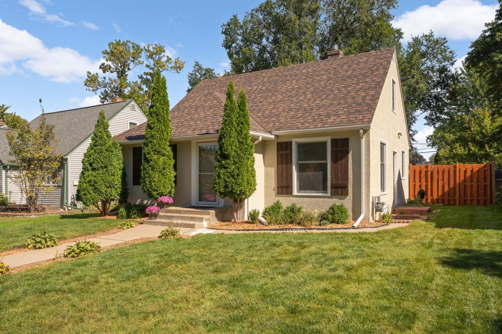 Property Photo:  2841 Edgewood Avenue S  MN 55426 