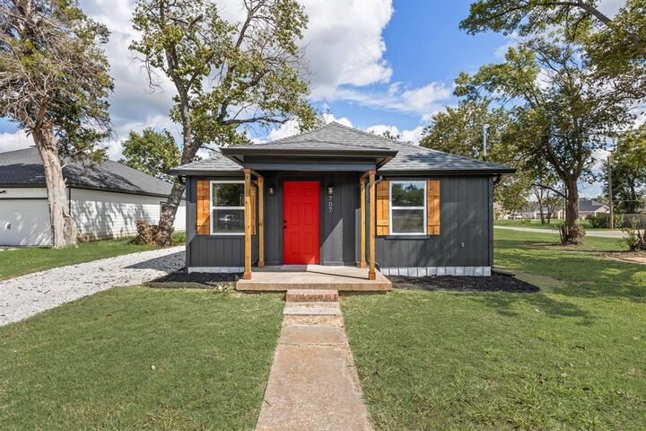 Property Photo: 707 S Catherine Street TX 75160