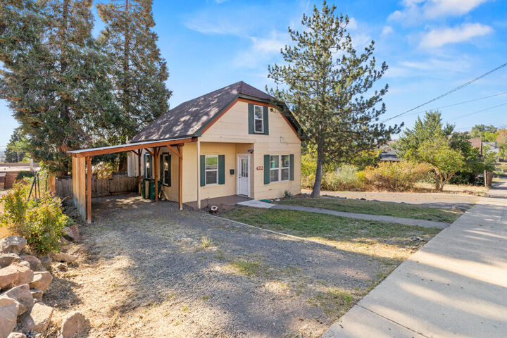 Property Photo:  422 Washington Street  OR 97601 
