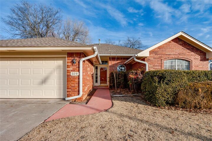 Property Photo: 509 Gyrfalcon Drive OK 73072