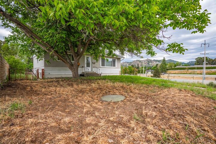 Property Photo:  1358 Cherry Crescent E  BC V1Y 3Y1 