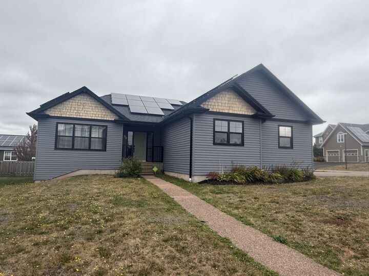 90 Essex Crescent  Charlottetown PE C1E 0G8 photo