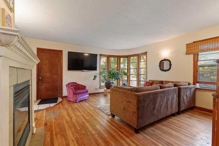 Property Photo:  1253 8A Avenue S  AB T1J 1S4 