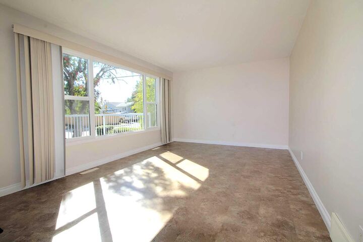 Property Photo:  2 Forest Close  AB T4N 4Z7 