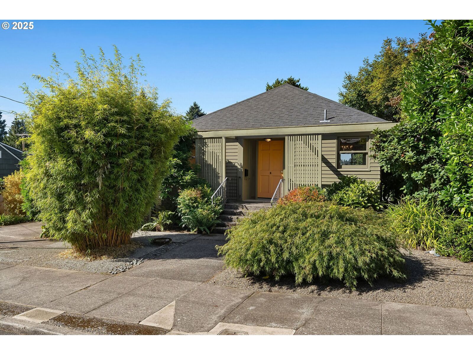 Property Photo:  8115 SW 10th Ave  OR 97219 