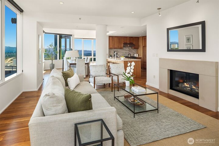 Property Photo:  10700 NE 4th Street 3312  WA 98004 