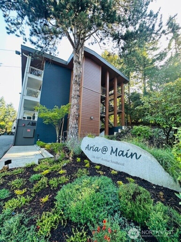 Property Photo:  130  105th Avenue SE 102  WA 98004 