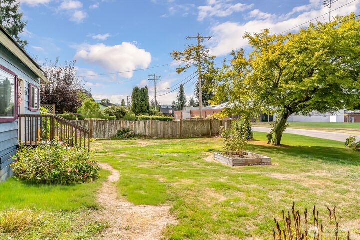 Property Photo:  870  4th Street  WA 98294 
