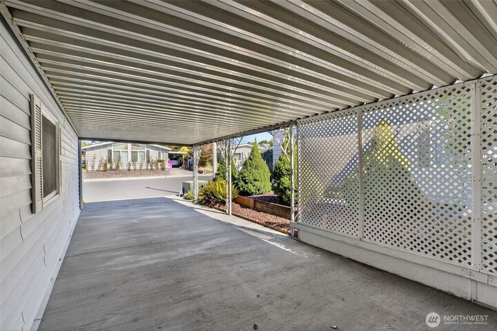 Property Photo: 17401 SE 39th Street 165 WA 98683