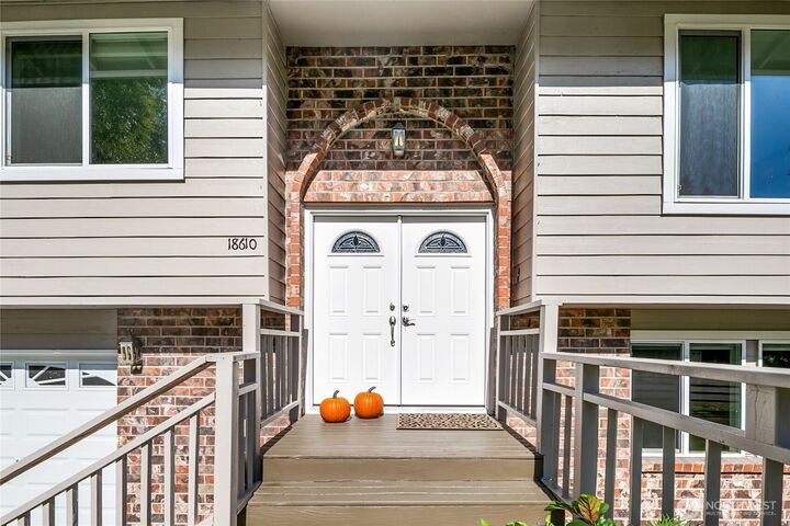 Property Photo:  18610 NE 157th Place  WA 98072 