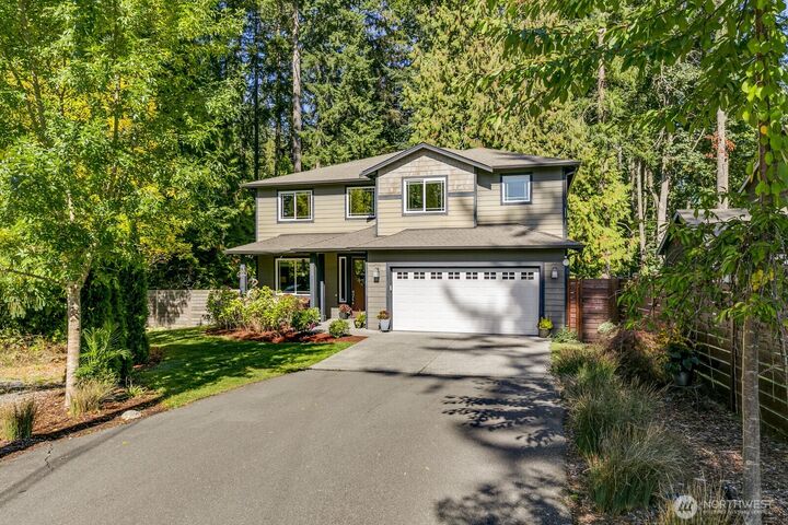 Property Photo:  5211  East Drive  WA 98203 