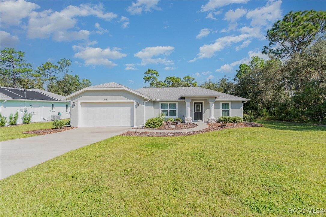 Property Photo:  929 W Bancroft Drive  FL 34434 