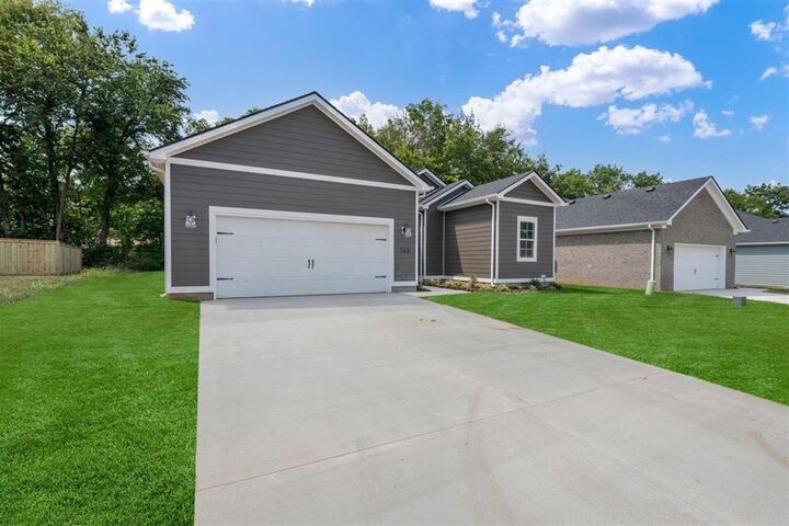 Property Photo:  560 Pleasant Meadow Circle  KY 42101 
