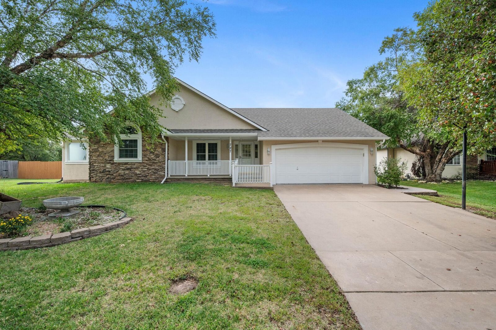 Property Photo:  727 E High Plains Cir  KS 67101 