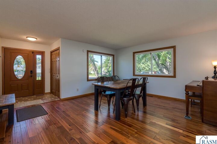 Property Photo:  528 Linda Drive  MN 56024 