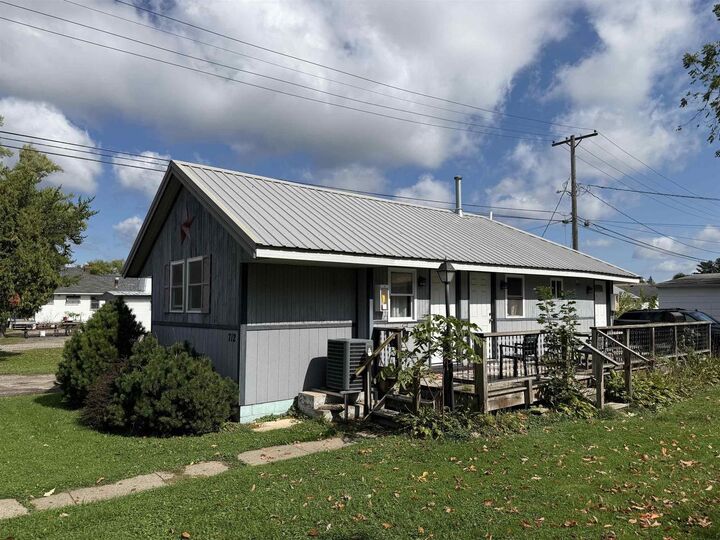 712 Vine Street  Wisconsin Dells WI 53965 photo