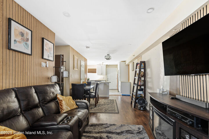 Property Photo:  722 Post Avenue  NY 10310 