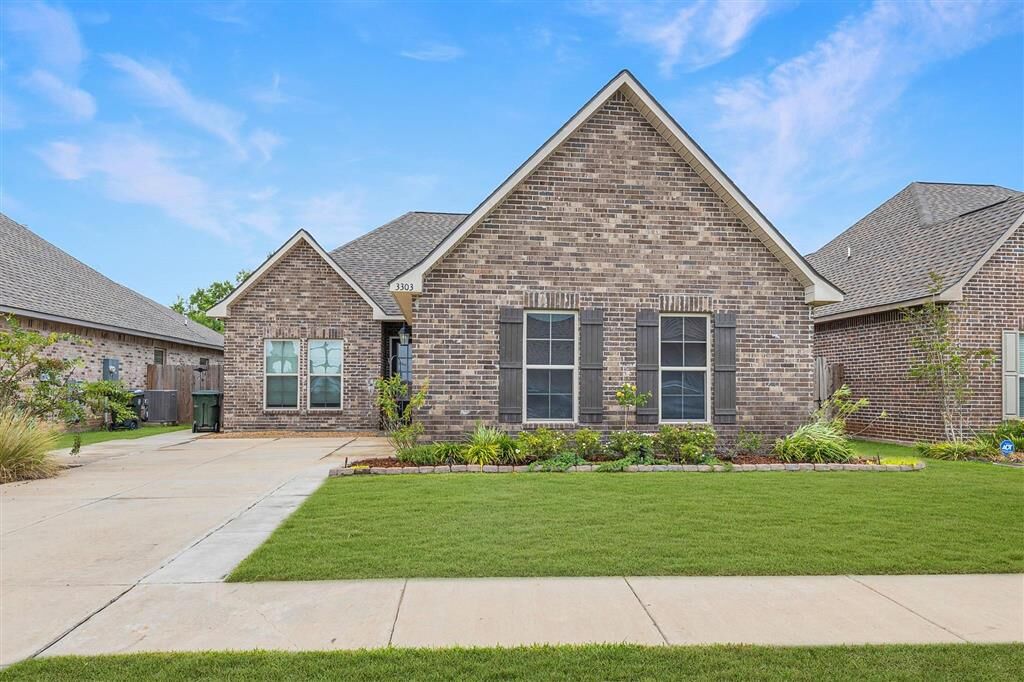 Property Photo: 3303 Fairwood Lane LA 70607