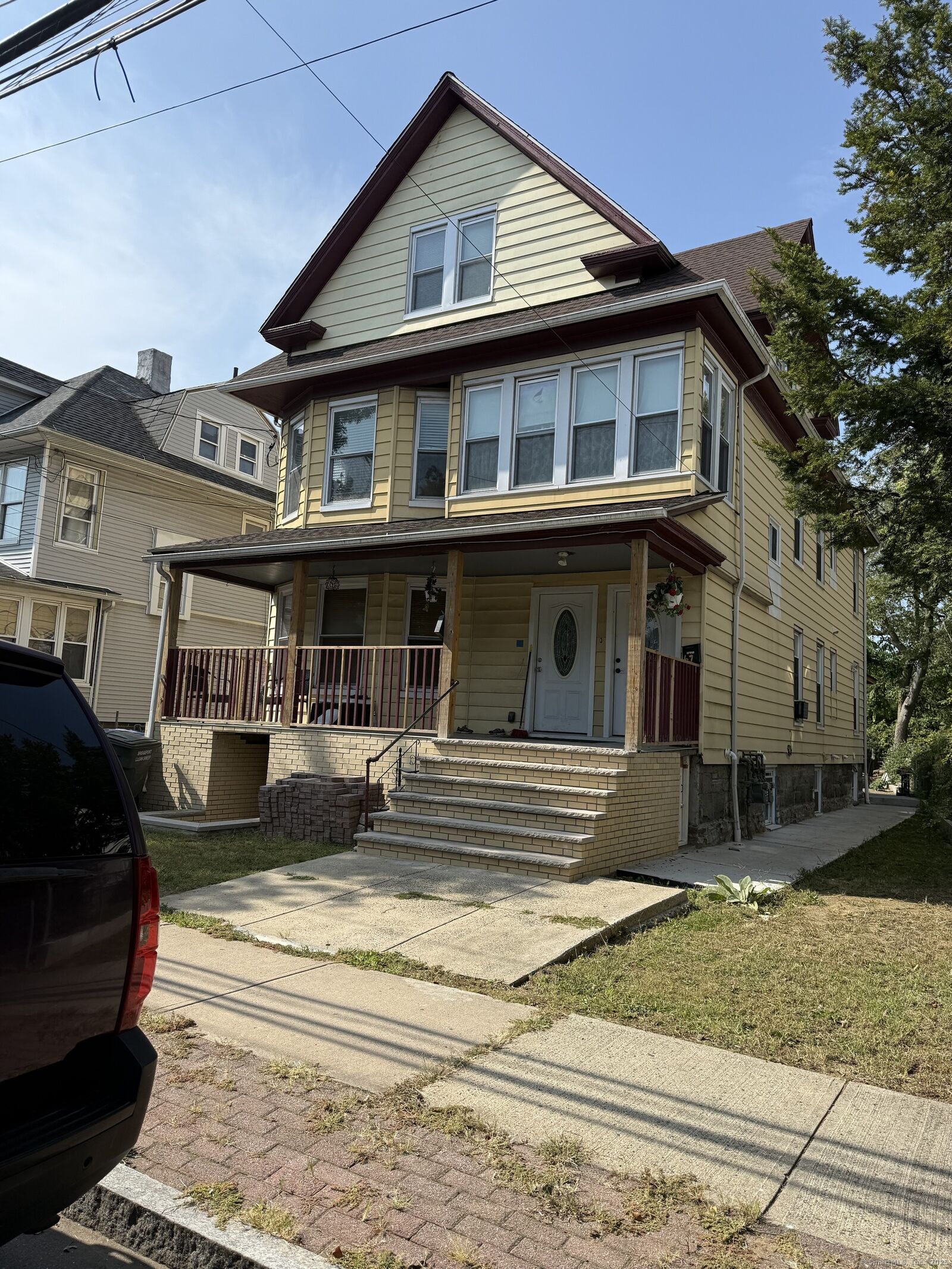 Property Photo:  67 Baldwin Street Third Floor  CT 06607