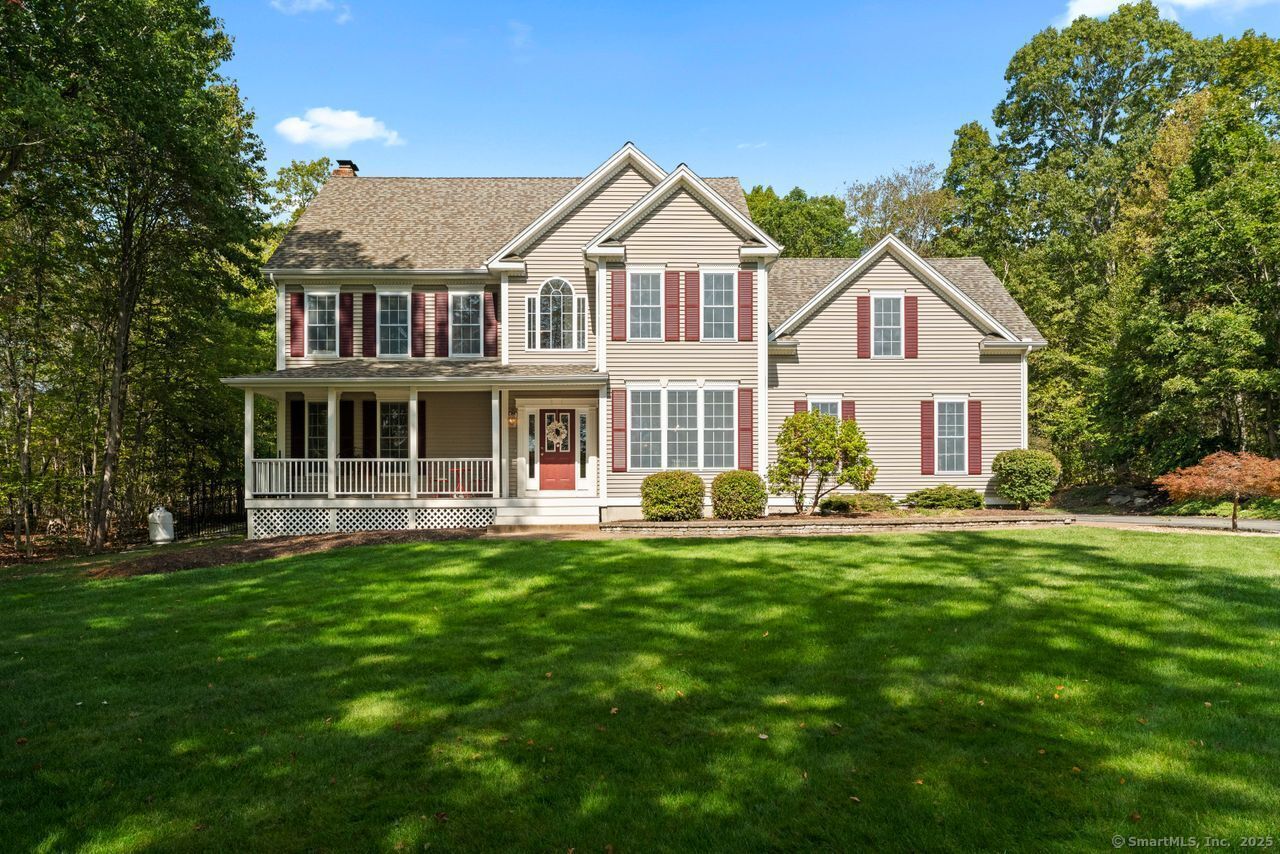 Property Photo:  8 Linnea Lane  CT 06419 