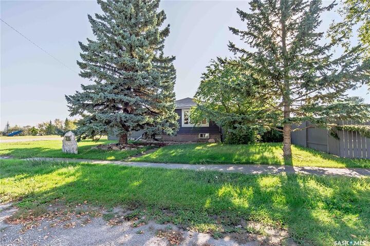 Property Photo:  235 4th Street  SK S0K 3J0 