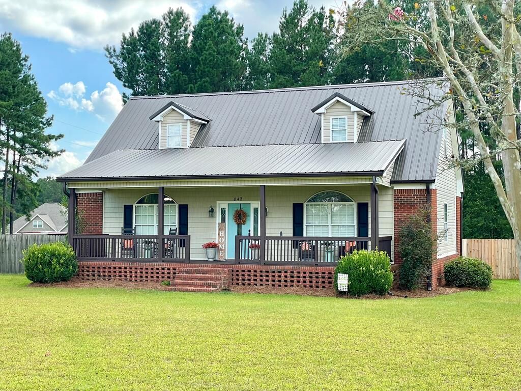 Property Photo:  842 Skipper Road  AL 36301 