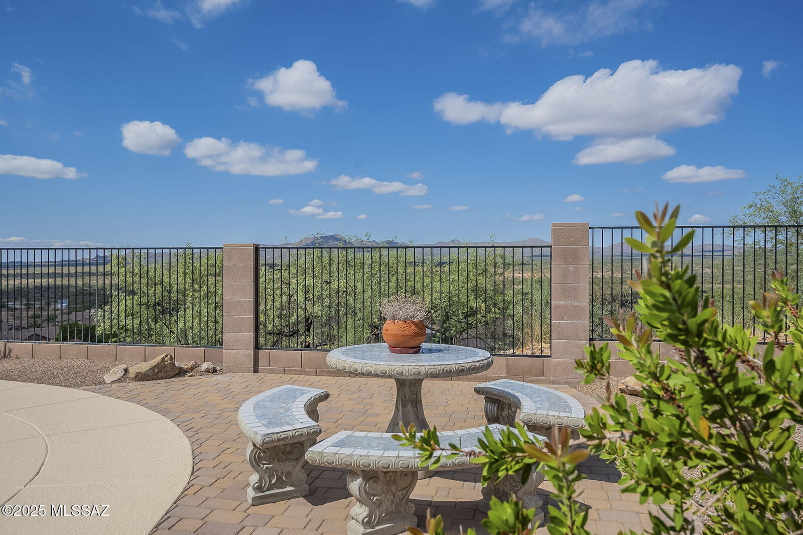 Property Photo:  60554 E Broken Bit Place  AZ 85739 