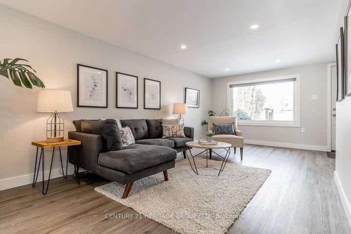 Property Photo:  213 Pleasant Boulevard  ON L4P 2S7 