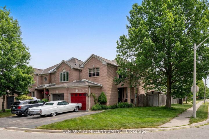 Property Photo:  14 Forestgrove Circle  ON L6Z 4T3 
