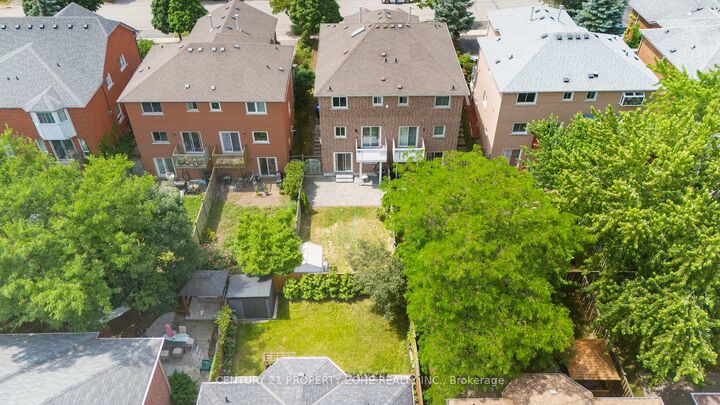 Property Photo:  5469 Palmerstone Crescent Upper  ON L5M 5Z8 