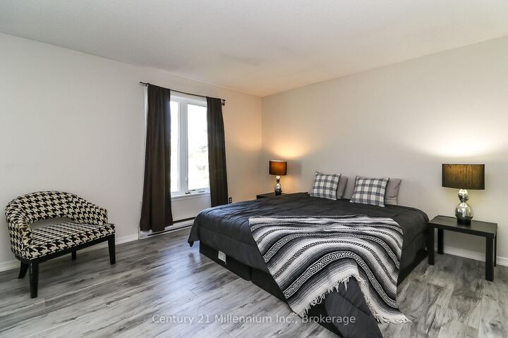 Property Photo:  4 Trafalgar Road 4  ON L9Y 5G4 