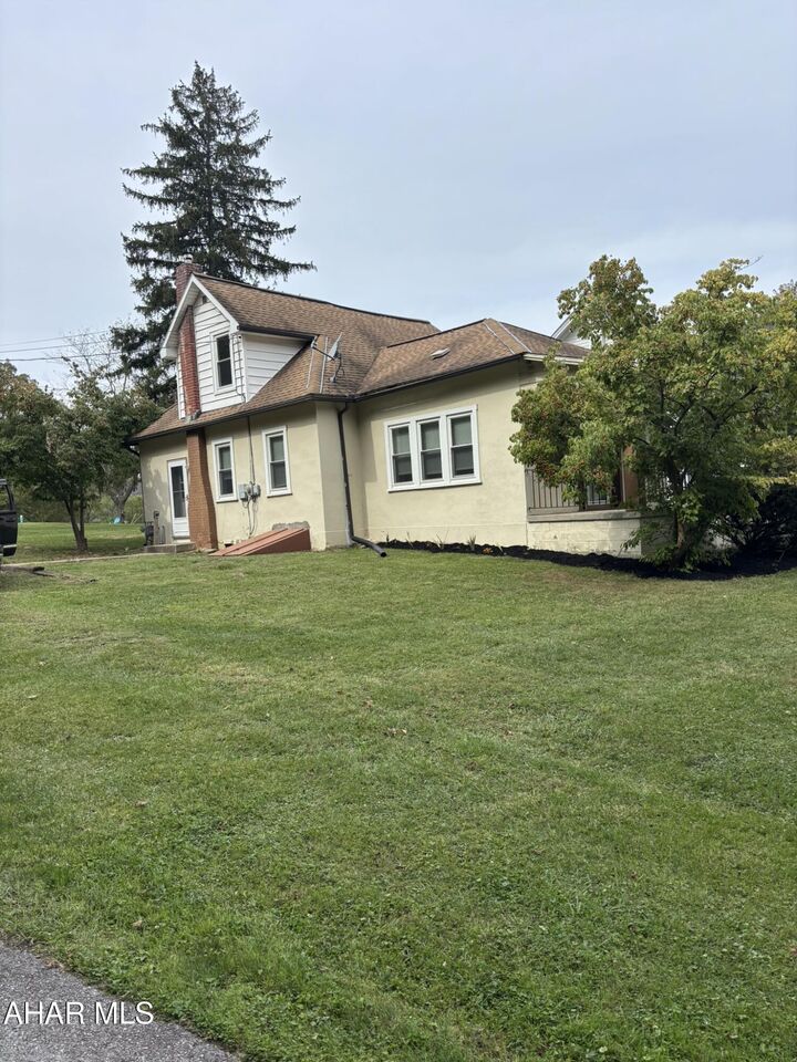 Property Photo: 942 S Juliana Street PA 15522