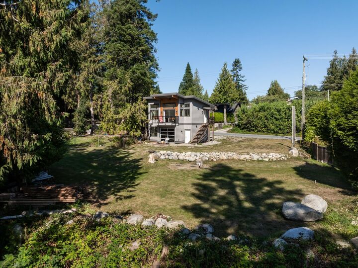 Photo de la propriété: 7835 Redrooffs Road BC V7Z 1A4