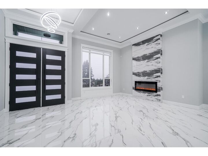 Photo de la propriété:  14220 114  BC V3R 5H3