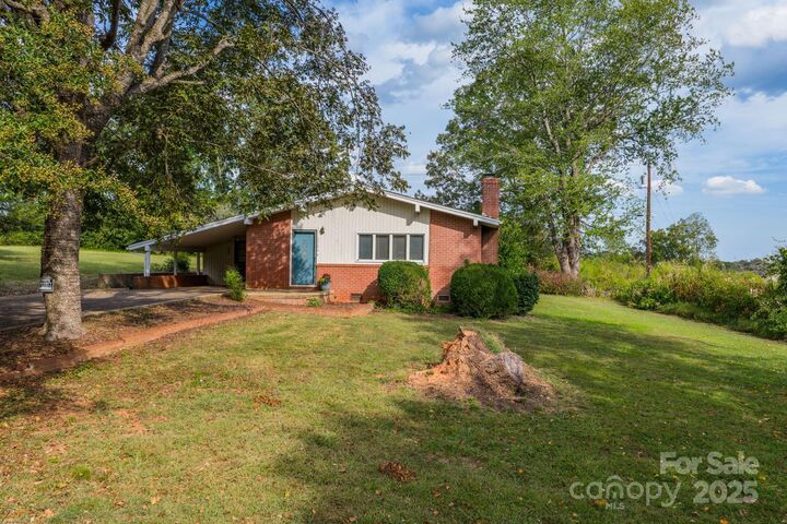 Property Photo: 1724 31st Street NE NC 28601