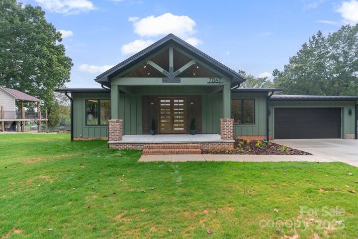 7067 Wateredge Drive  Sherrills Ford NC 28673 photo