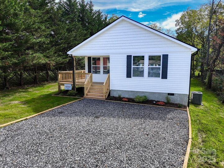 Property Photo:  26 Crest Avenue  NC 28803 