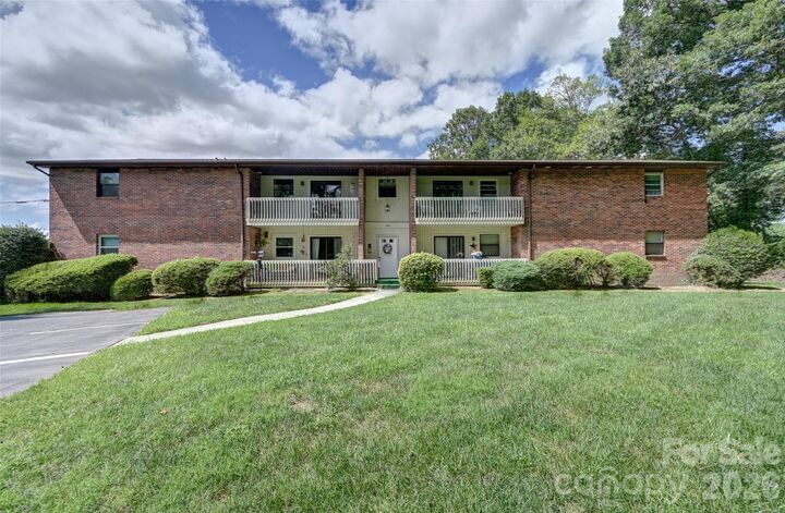 Property Photo:  103 Oakwood Place 3  NC 28792 