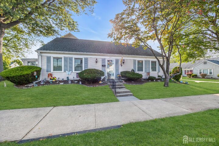 Property Photo:  355 New Haven Way 355C  NJ 08831 