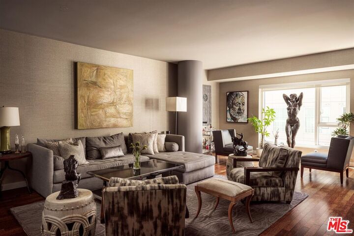 Property Photo:  6250 Hollywood Blvd  CA 90028 