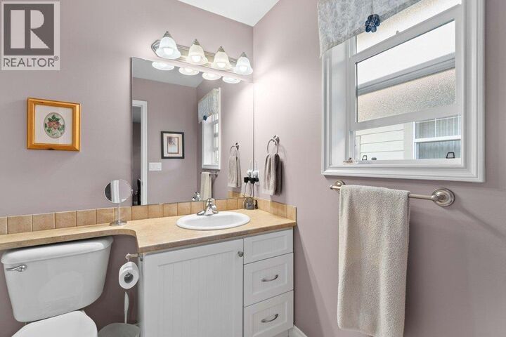 Property Photo:  1231 10 Street Southwest 3  BC V1E 0A5 