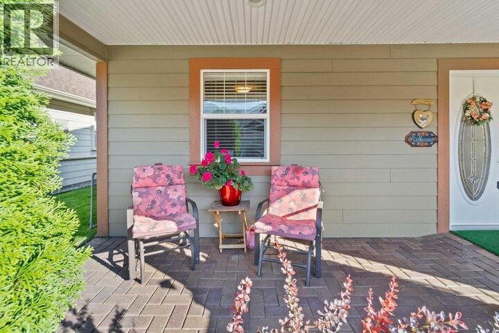 Property Photo: 1231 10 Street Southwest 3 BC V1E 0A5
