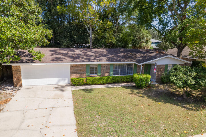 Property Photo:  614 NE Merioneth Drive  FL 32547 