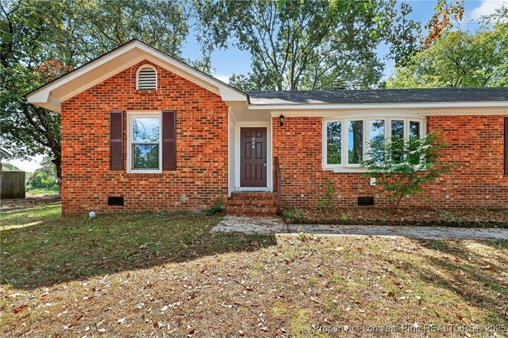 Property Photo: 907 Dandridge Drive NC 28303