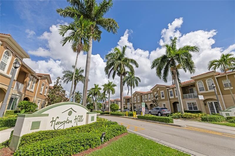 Property Photo: 5929 Manchester Way 5929 FL 33321