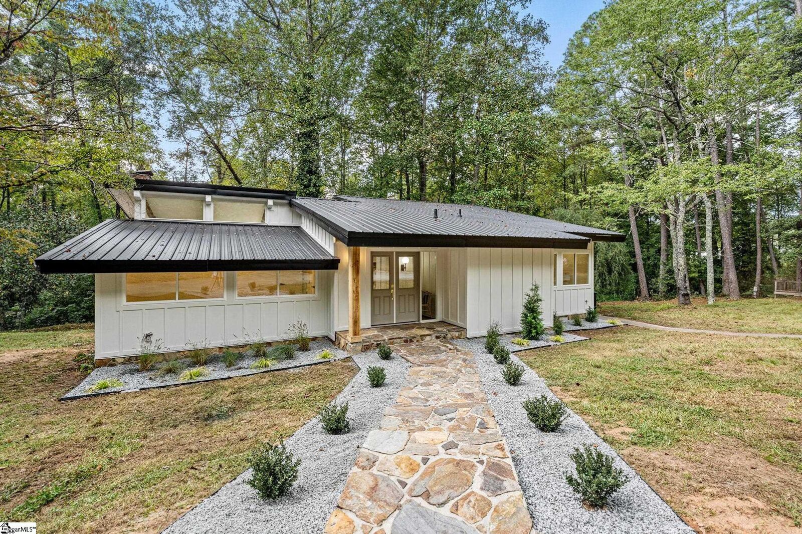 Property Photo:  402 Asbury Circle  SC 29640 