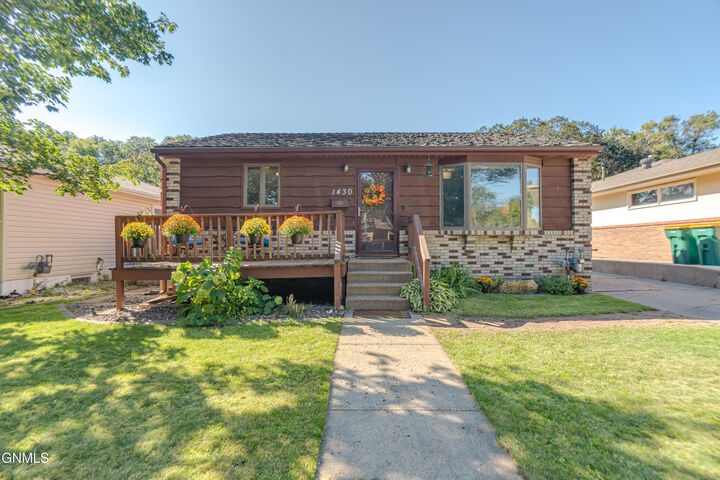 Property Photo:  1430 13th Street N  ND 58501 