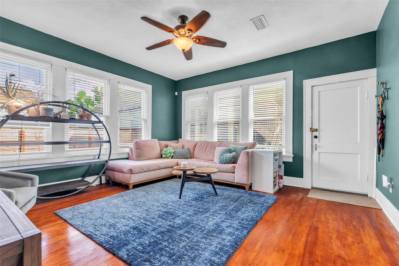 Property Photo:  2519 White Oak Drive  TX 77009
